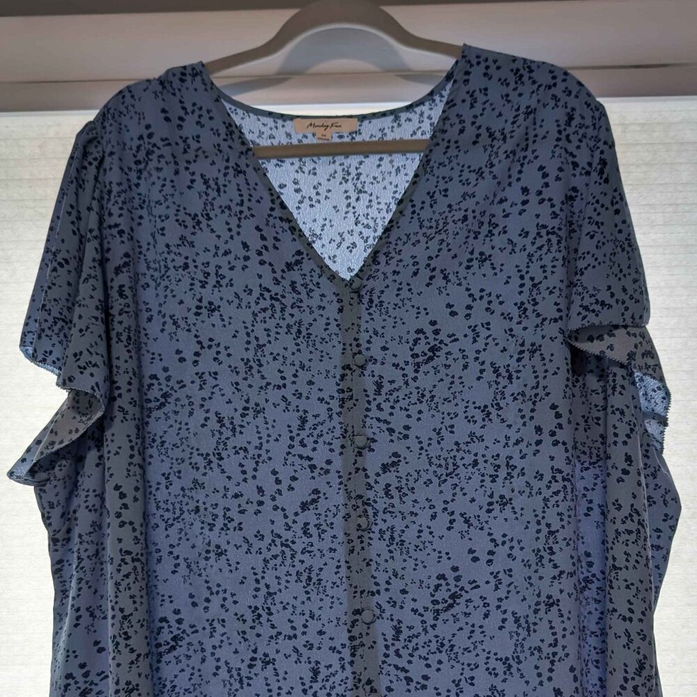 Monday Fun Light Blue Floral Short Sleeve Blouse size 3X